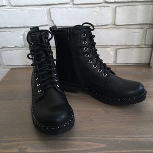 🌻NWOT Portland Combat Boots Size 9🌻
